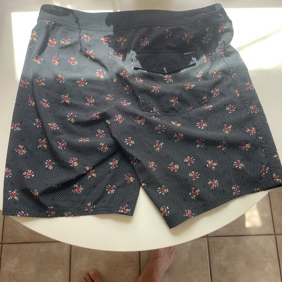 RVCA Black Boardshorts Like Brand New - Worn Once - Picture 2 of 4